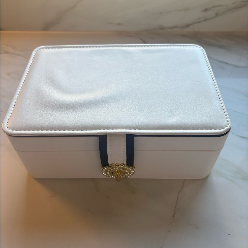 Elegant White Jewelry Box with Gold Accent